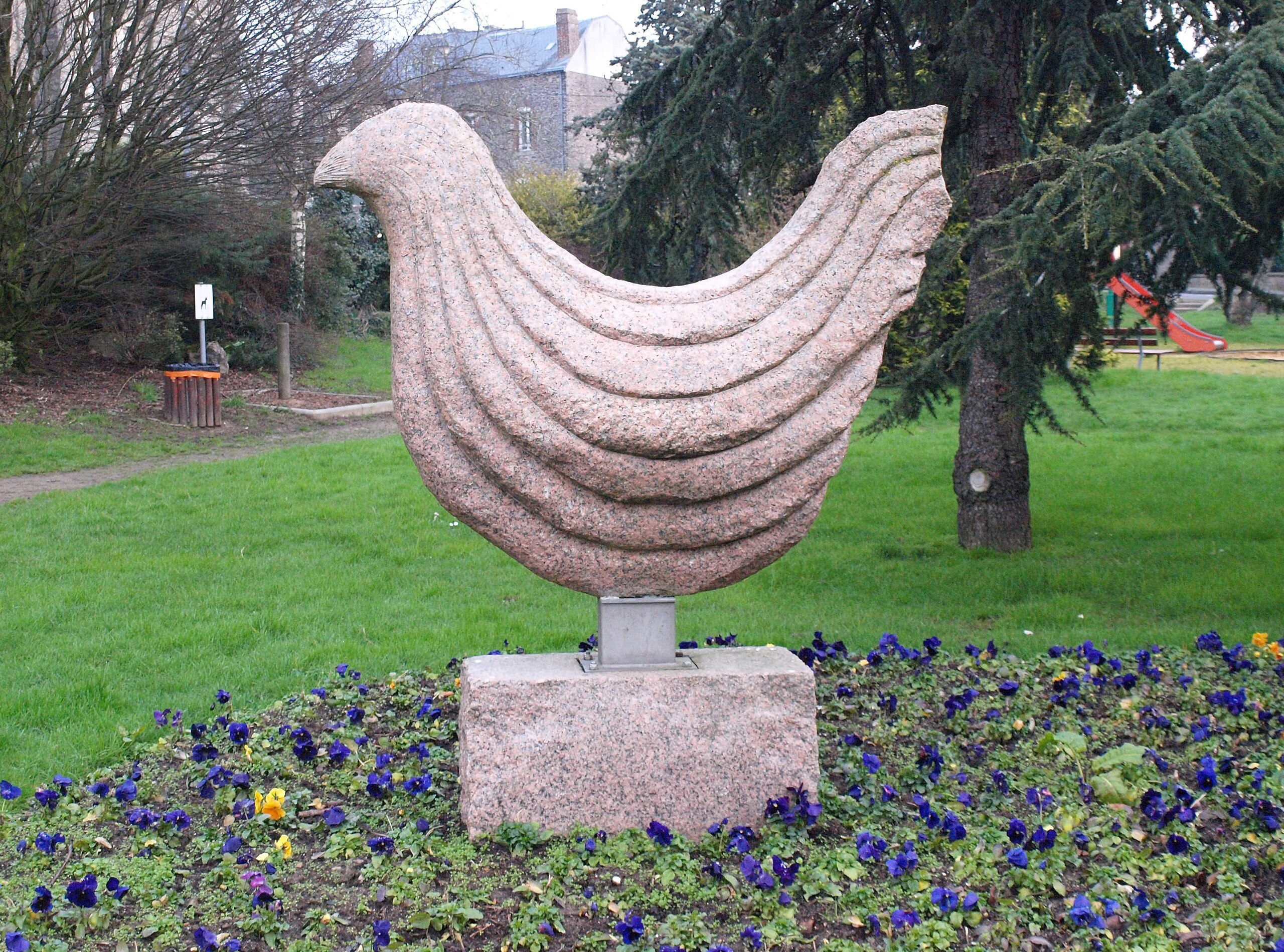 Chicken statue in Janze Chicken statue in Janze